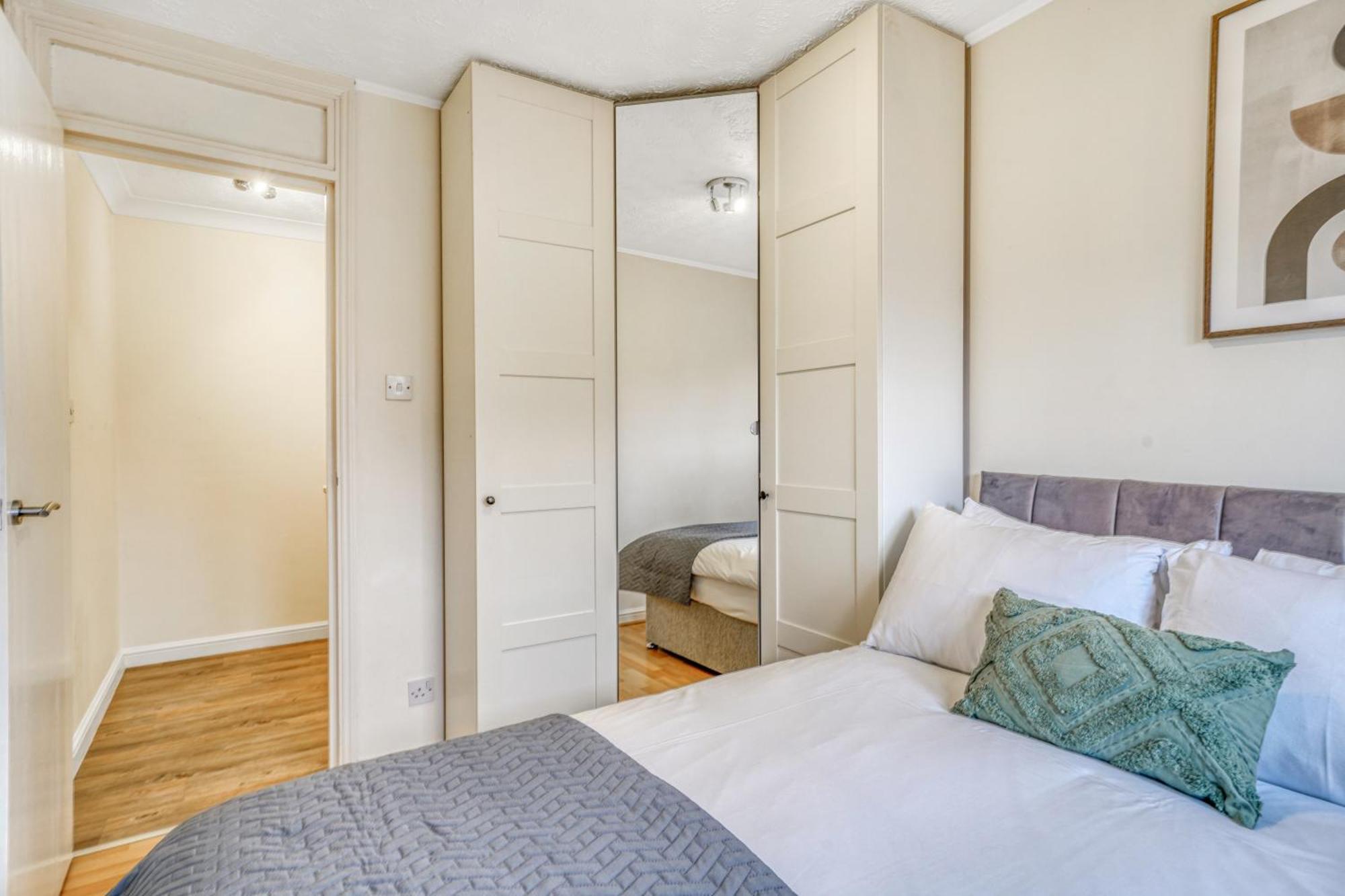 Executive 4 Bedroom Town House In Canada Water Free Wifi & Parking By City Stay Aparts Londres Exterior foto